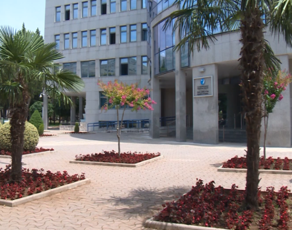 ERS u velikom minusu, milionski krediti idu za plate i dugove