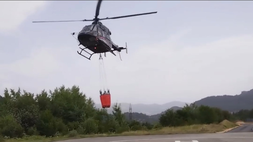 Ugašen požar na Trebeviću, vatru gasio i helikopter