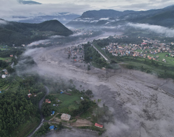 Nepal upozorava na poplave, nestalo do sada 3000 ljudi