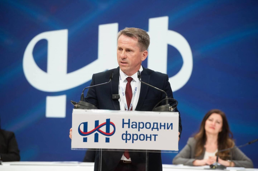 Ponižavajuće je gledati kako vlast glumi dobročinitelja