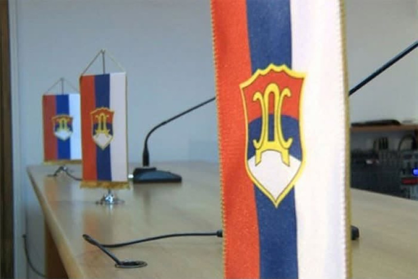 SDS Trebinje uručio pomoć za školarce i ugrožene sugrađane