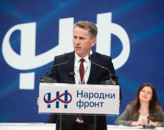 Ponižavajuće je gledati kako vlast glumi dobročinitelja