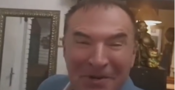 Pjevač otkrio šta se dogodilo sa licem: Nisam namjerno!