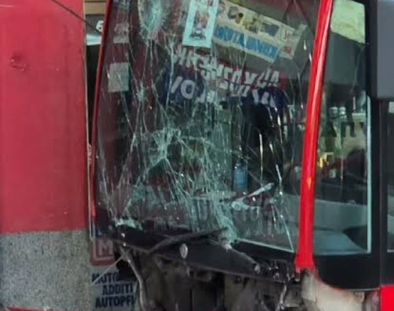 Autobus sletio sa puta u Nišu, povrijeđeno šest osoba