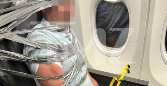 Agresivnog putnika zalijepili za sjedište u avionu (FOTO)