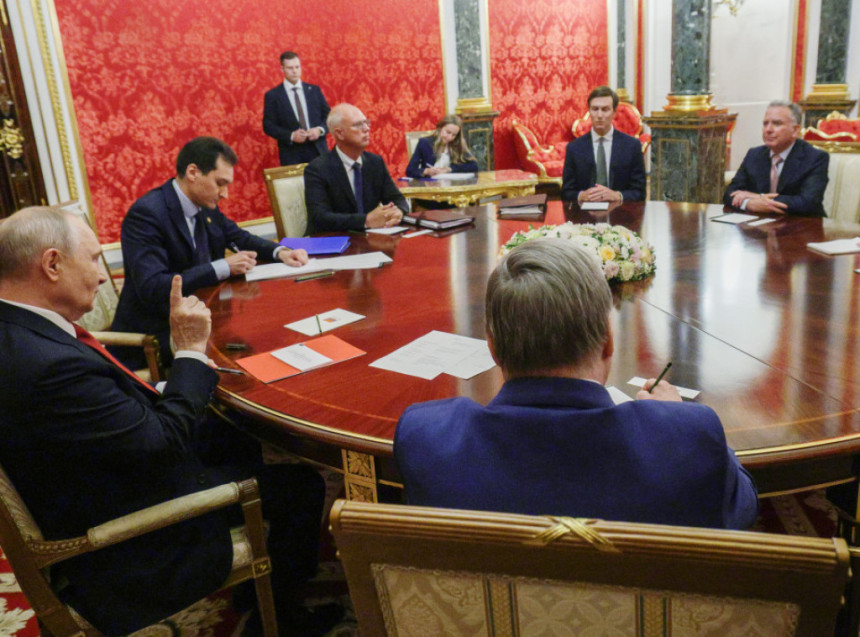 Ušakov: Tramp i Putin će se sastati ako se ukaže prilika