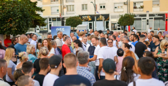 Stanivuković predstavio svoj program Dobojlijama