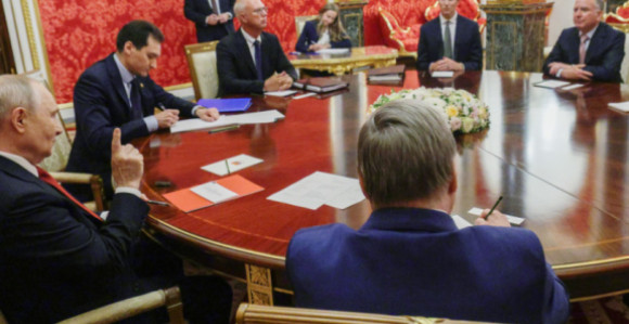 Ušakov: Tramp i Putin će se sastati ako se ukaže prilika