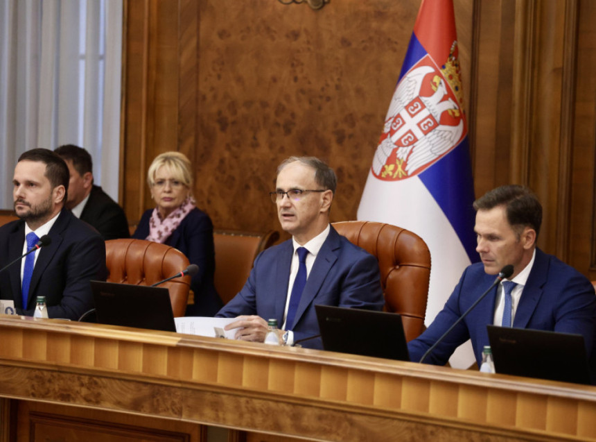 Влада Србије тражи распуштање скупштине и расписивање избора