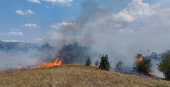 Vatrogasci gase požare kod Doboja i Bileće, svi na oprezu