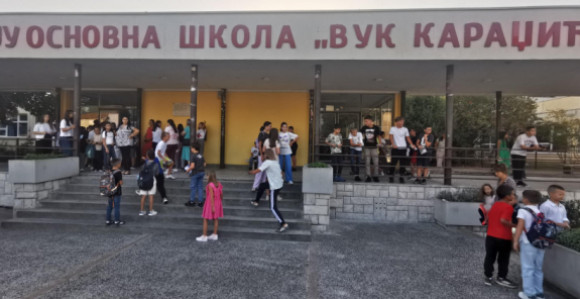 Stiže mito: Škole pozivaju roditelje da dostave račune