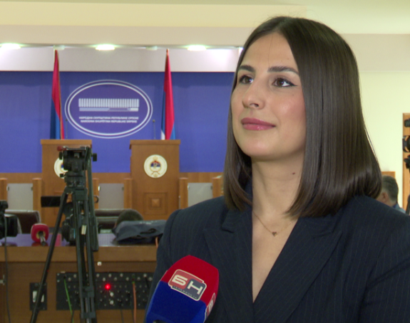 Vlada zloupotrebljava nastavnike i škole u izbornoj kampanji