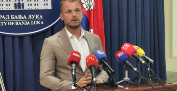 Političke razlike sе rješavaju glasovima, a ne nožem