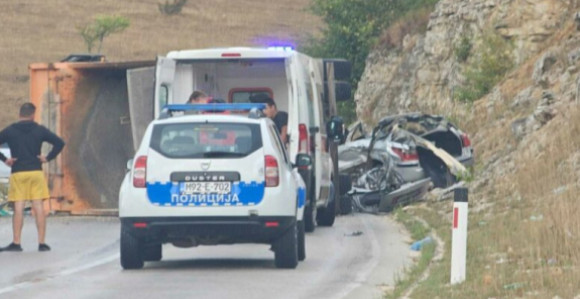 Vozač automobila smrtno stradao u sudaru sa kamionom