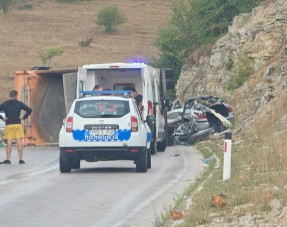 Vozač automobila smrtno stradao u sudaru sa kamionom