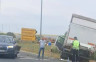 Teška nezgoda kod Beograda, kamion završio u jarku