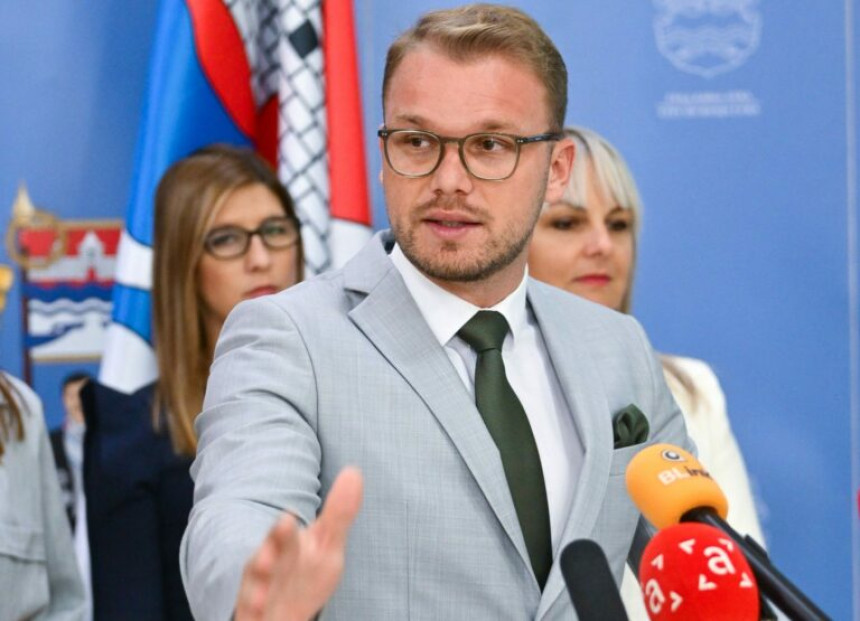 Draško Stanivuković na konferenciji za novinare (VIDEO)