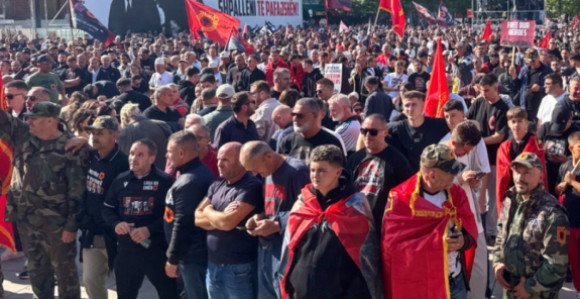 Albanci ponovo kamenicama gađali sedište Euleksa