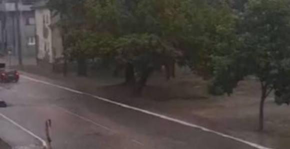 Kišovito i jutro pred nama, na vrhovima planina snijeg
