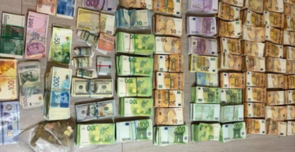 Hapšenje Rusa u CG: Bježali sa 19 kofera i milion evra
