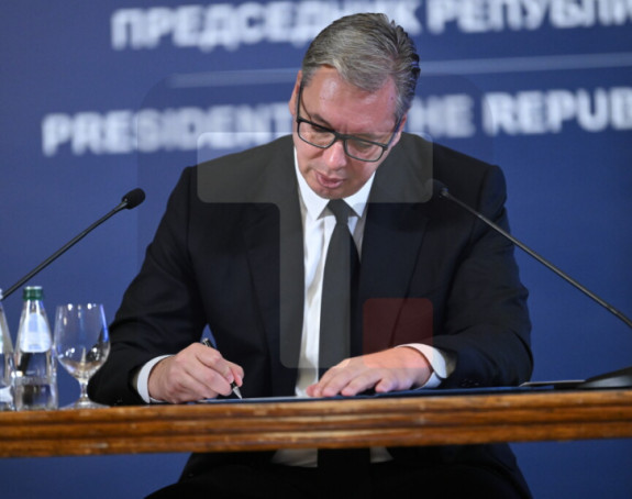 Predsjednik Srbije Aleksandar Vučić podnio ostavku