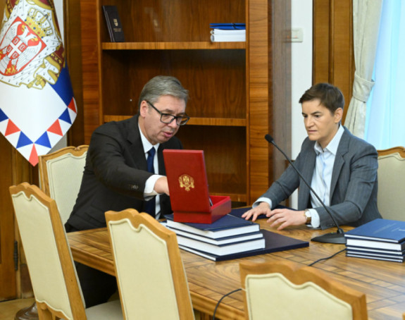 Vučić predao dužnost predsjednika Republike Srbije Ani Brnabić