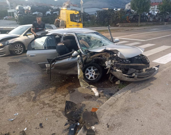 Trebinje: Dvije osobe povrijeđene u teškom udesu