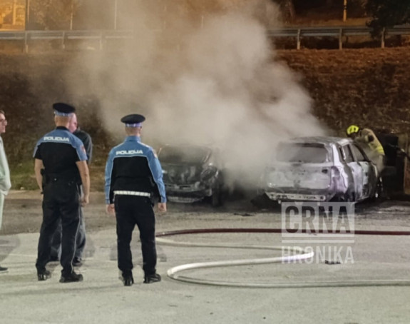Na sarajevskom parkingu izgorjela dva automobila