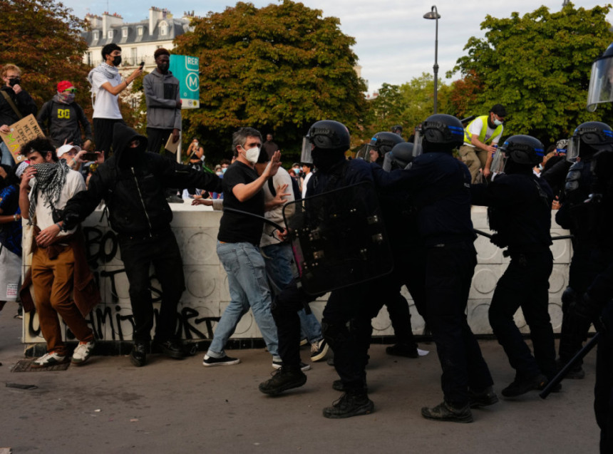 U protestima u Francuskoj uhapšeno najmanje 488 ljudi