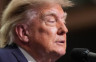 Трамп дијели 5.000 долара грађанима Америке