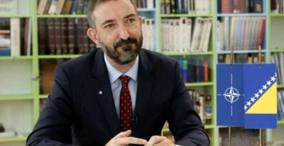 Брисел: НАТО је у БиХ, Србија је војно неутрална