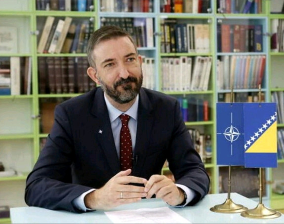 Брисел: НАТО је у БиХ, Србија је војно неутрална