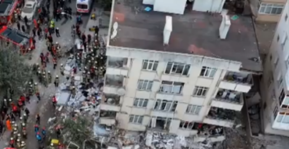 Urušila se zgrada u Istanbulu, zatrpano sedam osoba