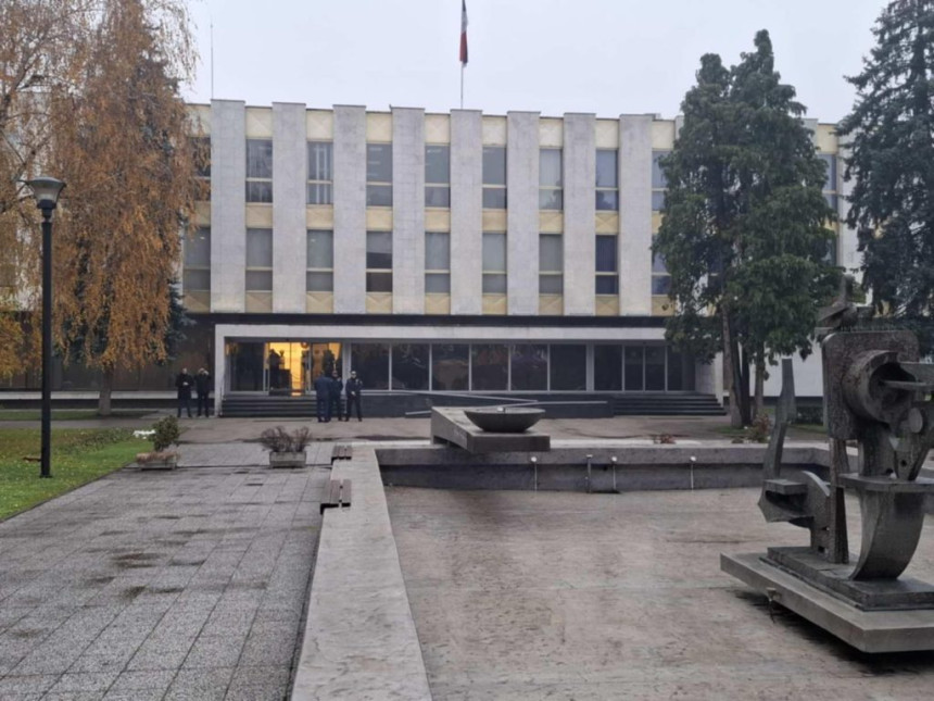 Narodna skupština RS nezakonito krije imena zaposlenih