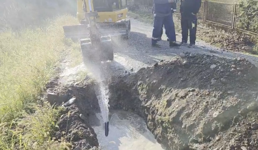 Драма у Подновљу: Пробијена водоводна цијев, нестало воде (ВИДЕО)