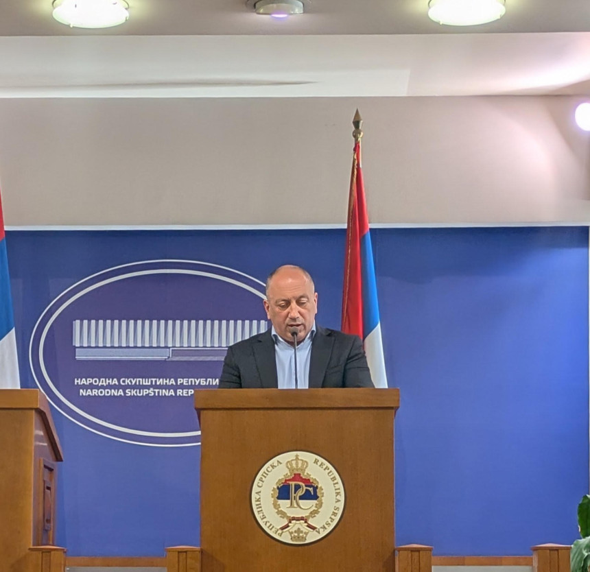 Crnadak ima već poslaničko pitanje: Gdje je 240 miliona KM za Serdarova?