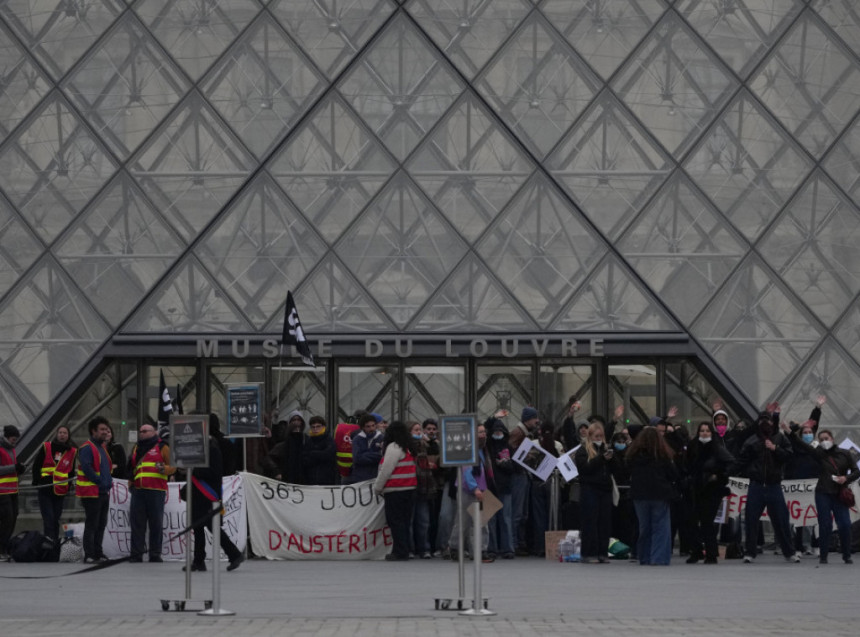 Demonstranti blokirali Luvr, muzej zatvoren zbog protesta