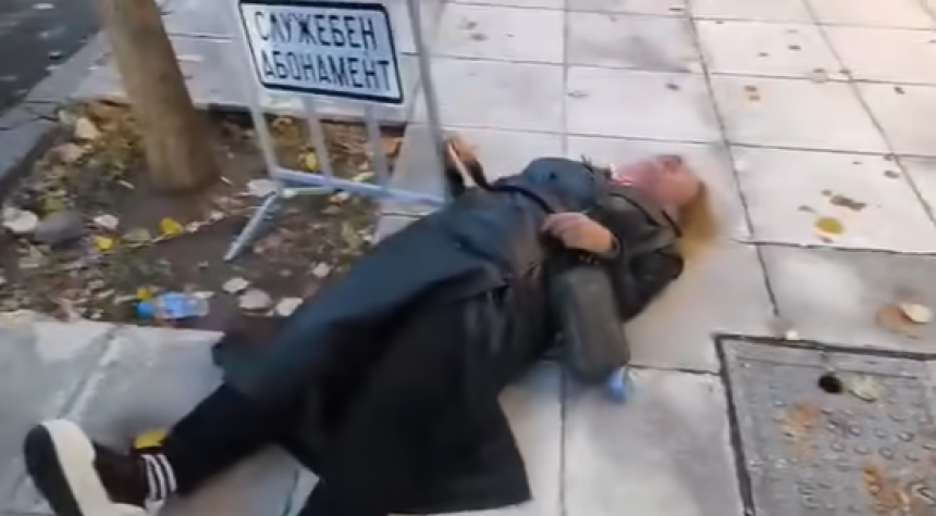 Tjelohranitelj političarke udario novinarku (VIDEO)