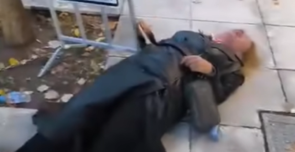 Tjelohranitelj političarke udario novinarku (VIDEO)