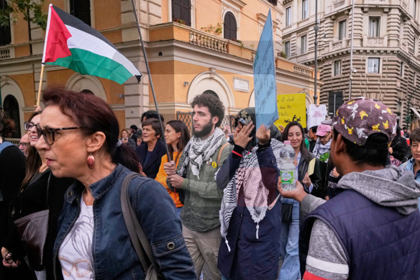U Rimu demonstracije pod sloganom „Italija van rata“