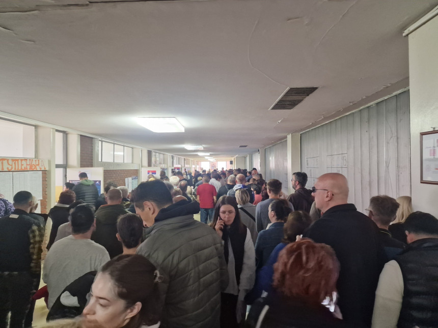 Izlaznost na izborima u Srbiji do 16h - 56,38 procenata