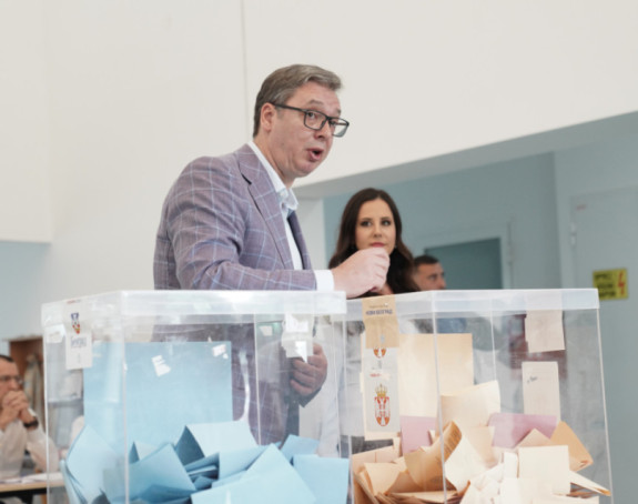 Vučić glasao na biračkom mjestu na Novom Beogradu