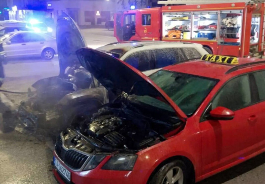 Na Palama požar: Dva automobila izgorjela