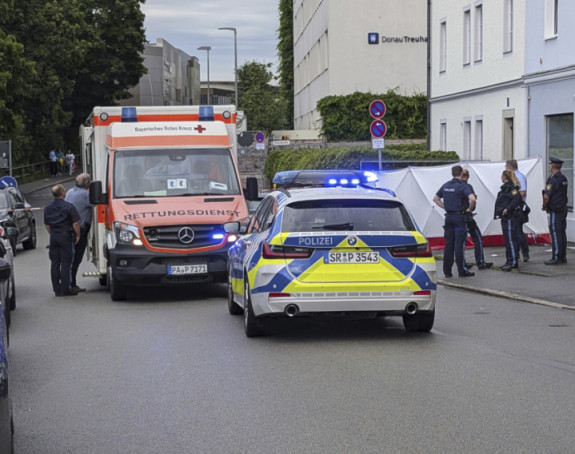 Nekoliko osoba povrijeđeno kada je automobil uletio u grupu ljudi u Njemačkoj