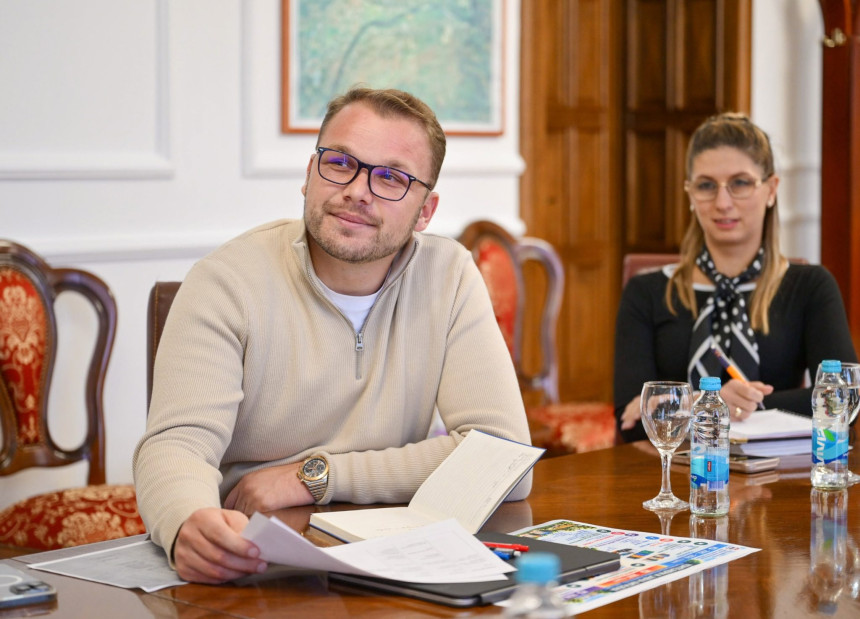 Обновити споменике на Бањ брду и касарне на Кастелу