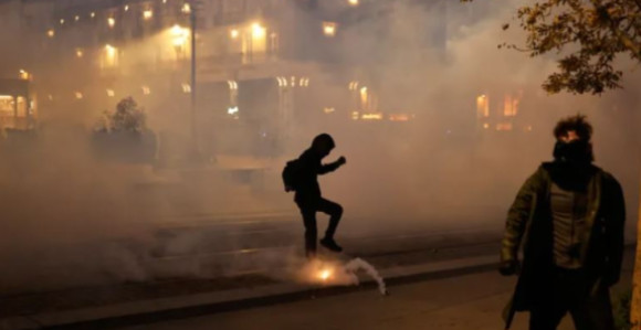 Oko 320.000 ljudi na protestima širom Francuske