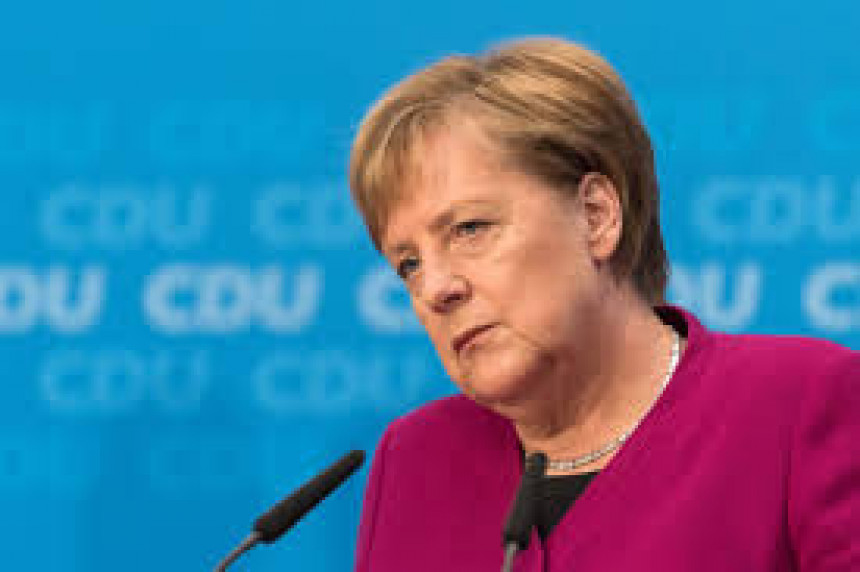 Merkelova dobila kritike u EPP