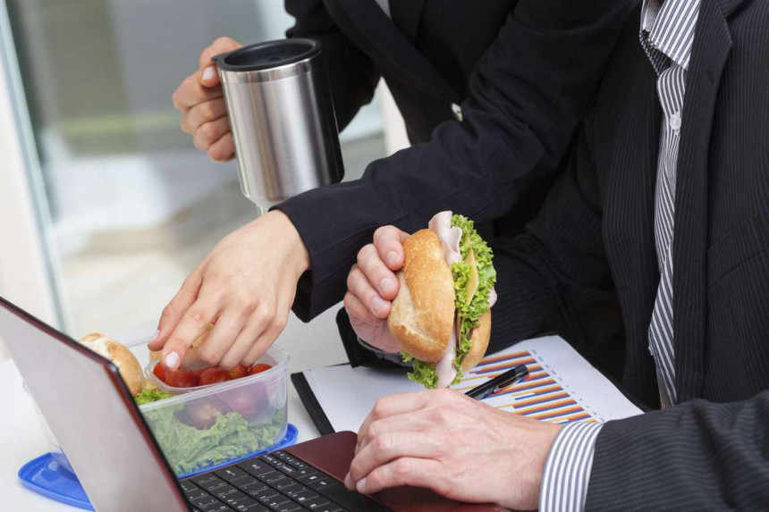 Šest načina da se pridržavate zdrave ishrane na radnom mjestu