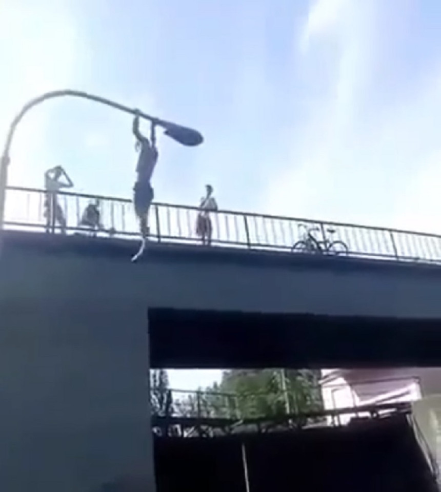 Dječak pao s bandere na beton