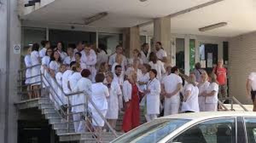 Масовни протести медицинара из КС у понедјељак